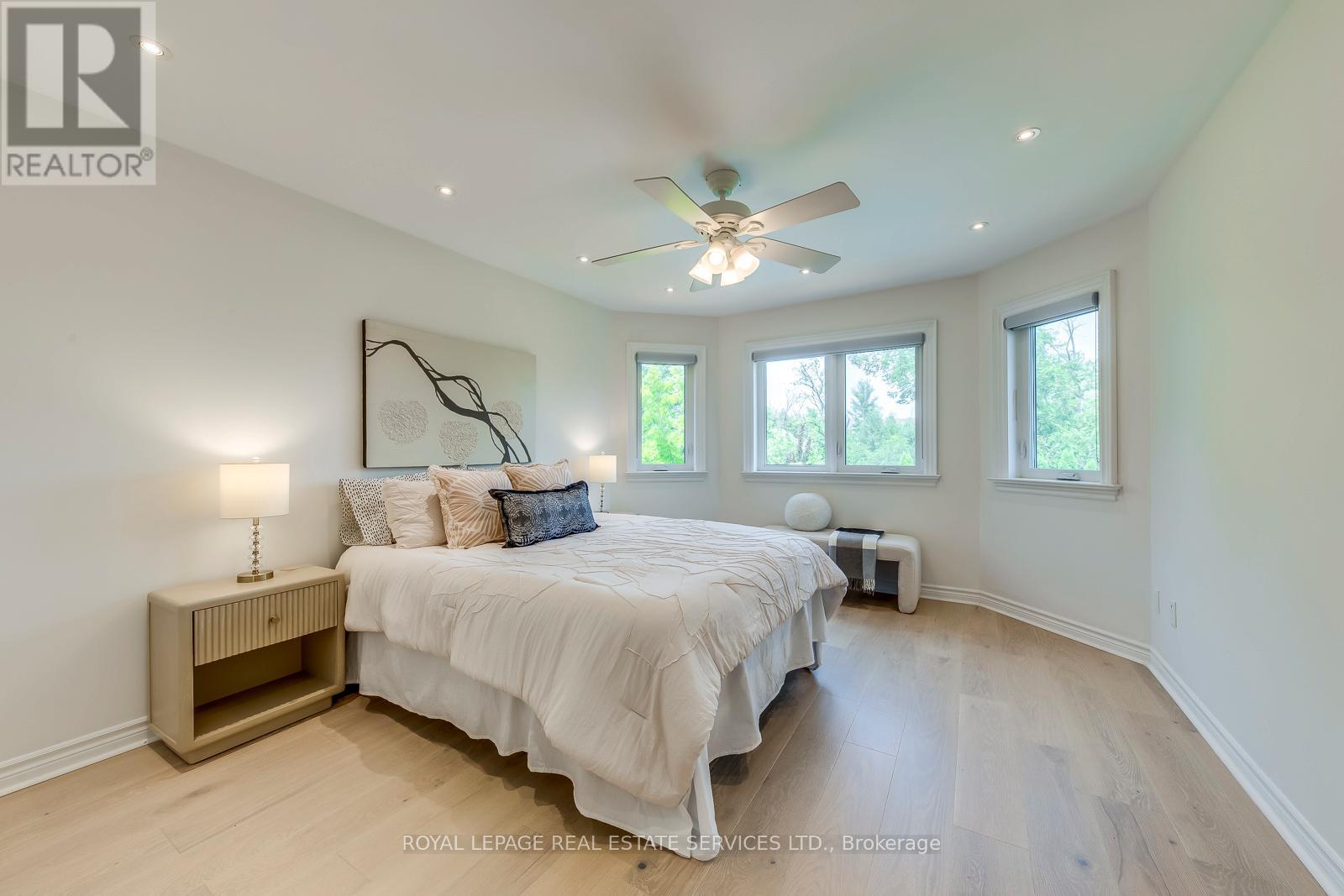 












1387 BAYSHIRE DRIVE

,
Oakville,




Ontario
L6H6E7

