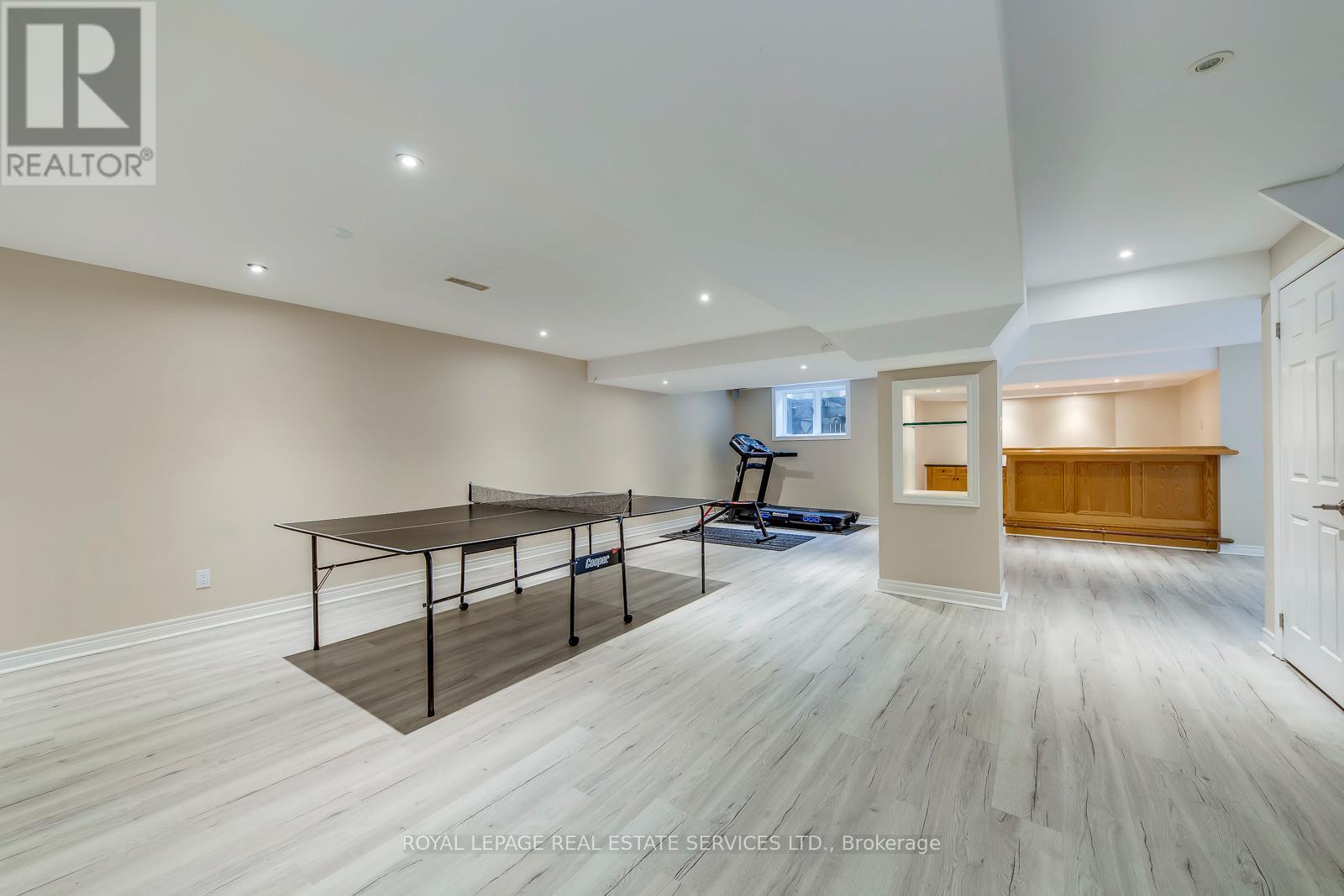 












1387 BAYSHIRE DRIVE

,
Oakville,




Ontario
L6H6E7

