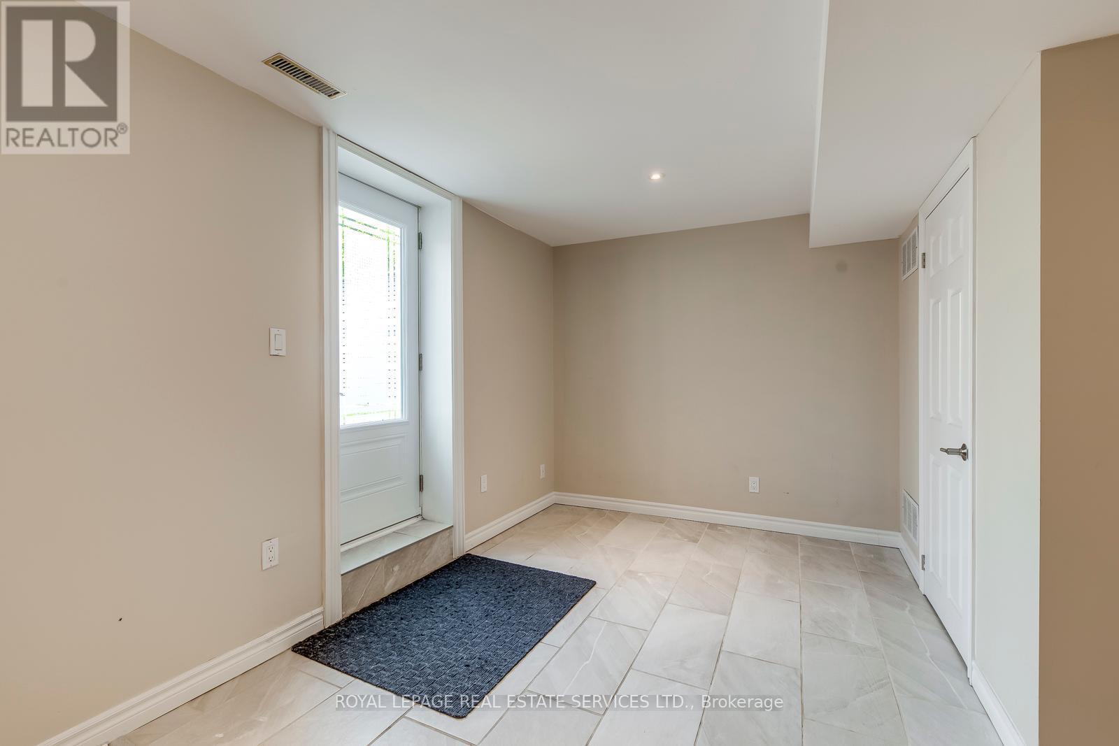 












1387 BAYSHIRE DRIVE

,
Oakville,




Ontario
L6H6E7

