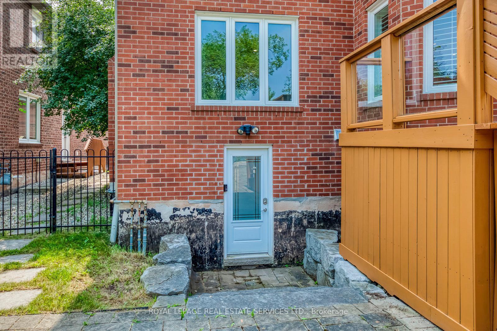 












1387 BAYSHIRE DRIVE

,
Oakville,




Ontario
L6H6E7

