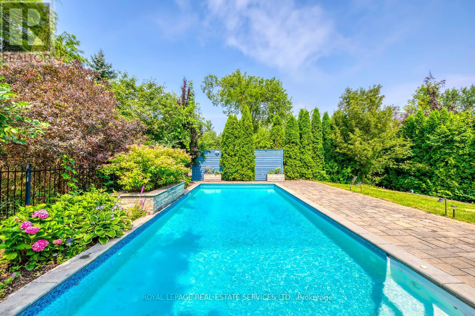 












1387 BAYSHIRE DRIVE

,
Oakville,




Ontario
L6H6E7

