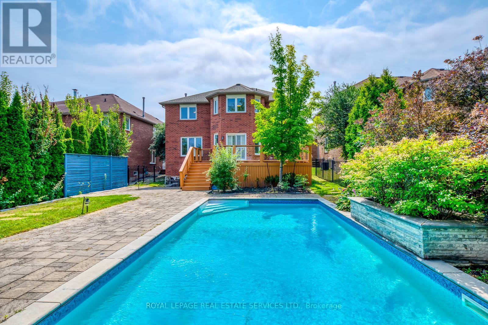 












1387 BAYSHIRE DRIVE

,
Oakville,




Ontario
L6H6E7


