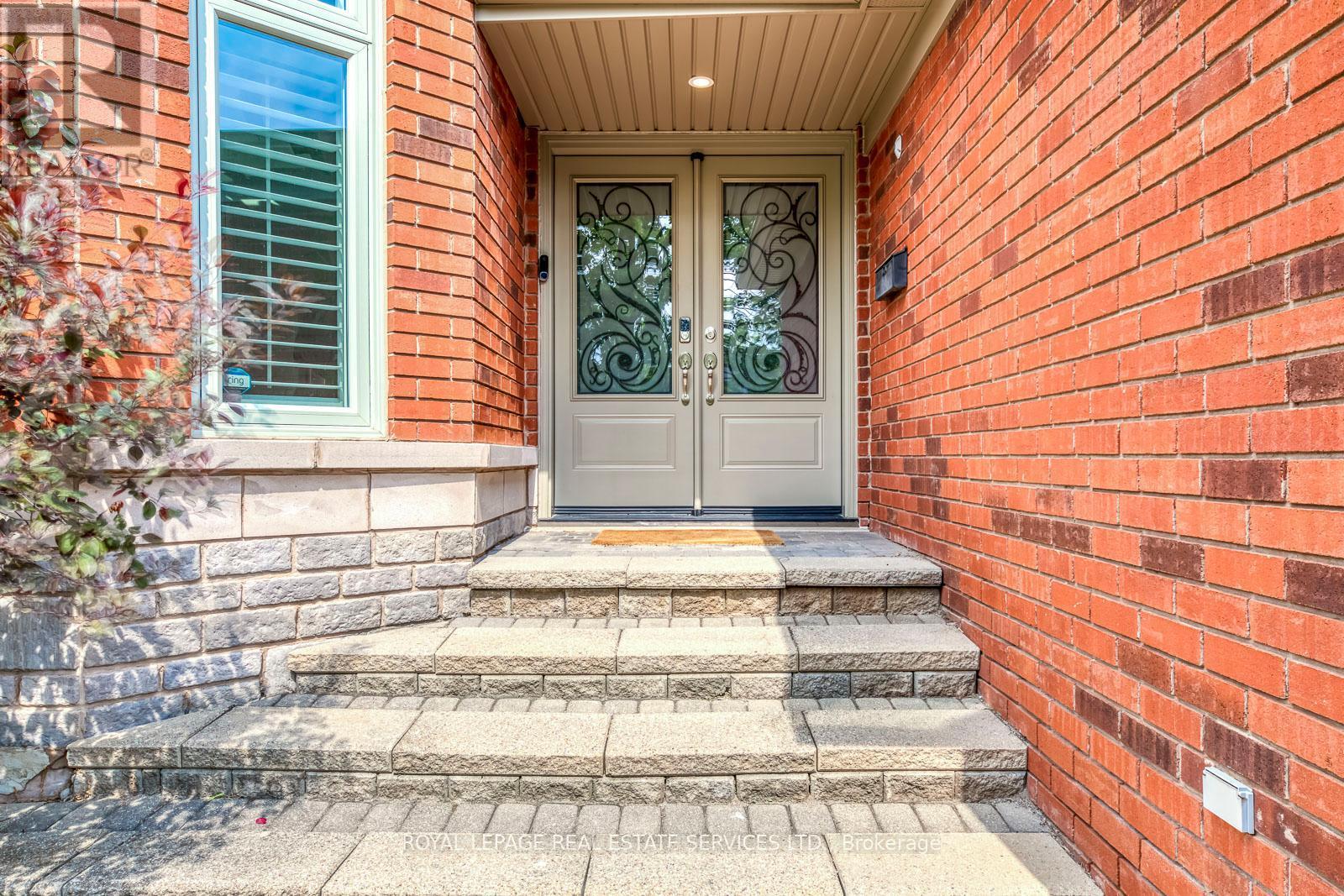 












1387 BAYSHIRE DRIVE

,
Oakville,




Ontario
L6H6E7

