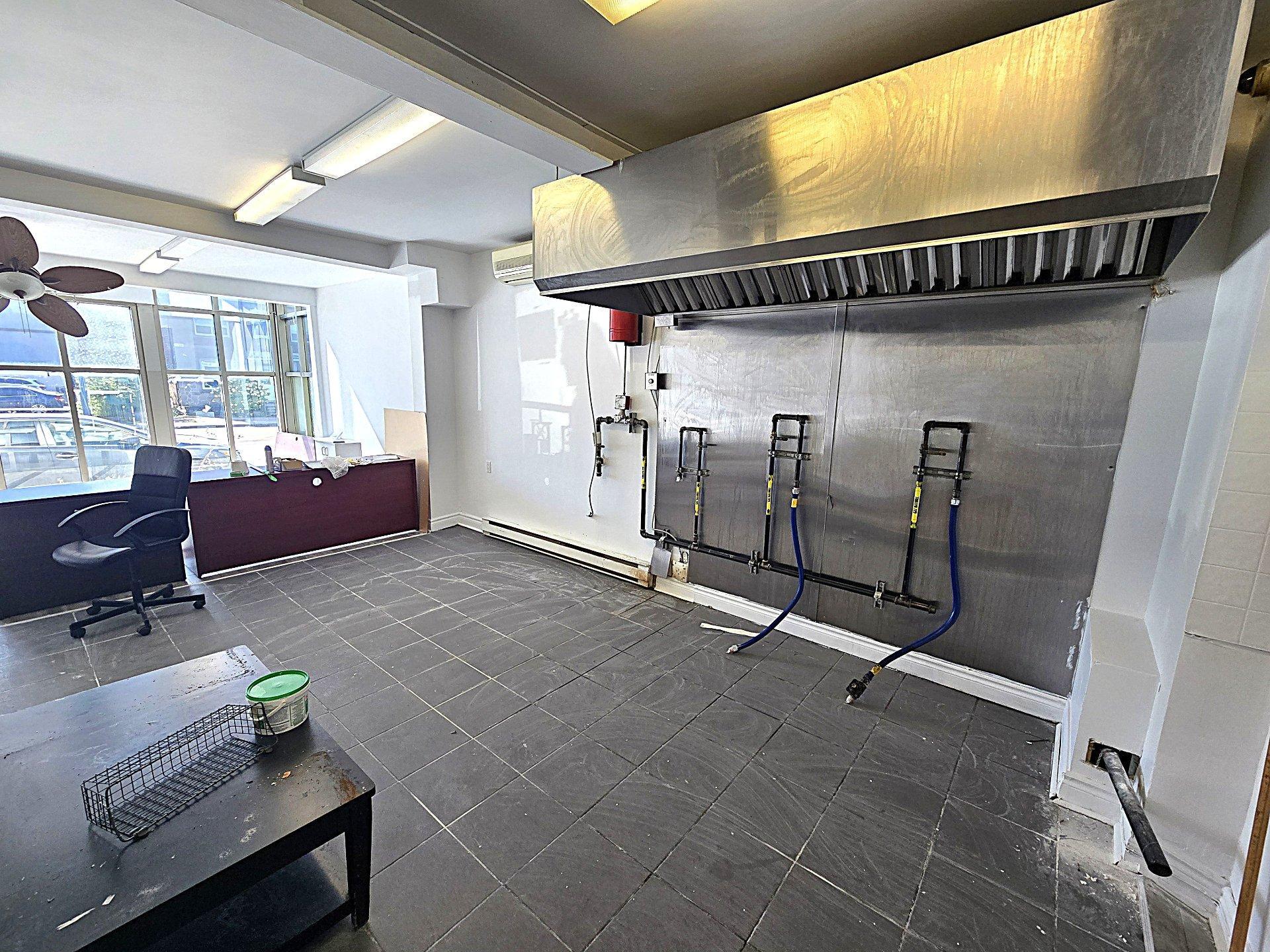 









91

 - 93


Boul. des Laurentides

,
Laval (Pont-Viau),




QC
H7G2T2

