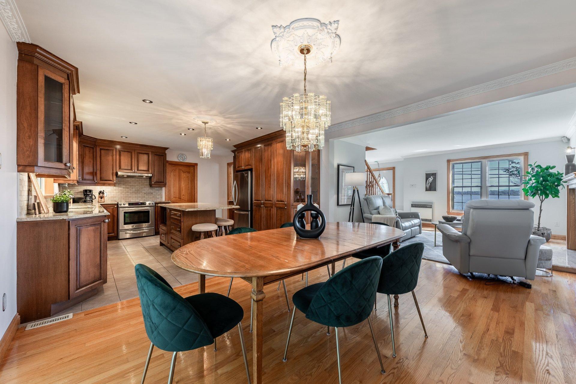 









110


Rue Martel

,
Chambly,




QC
J3L1V3

