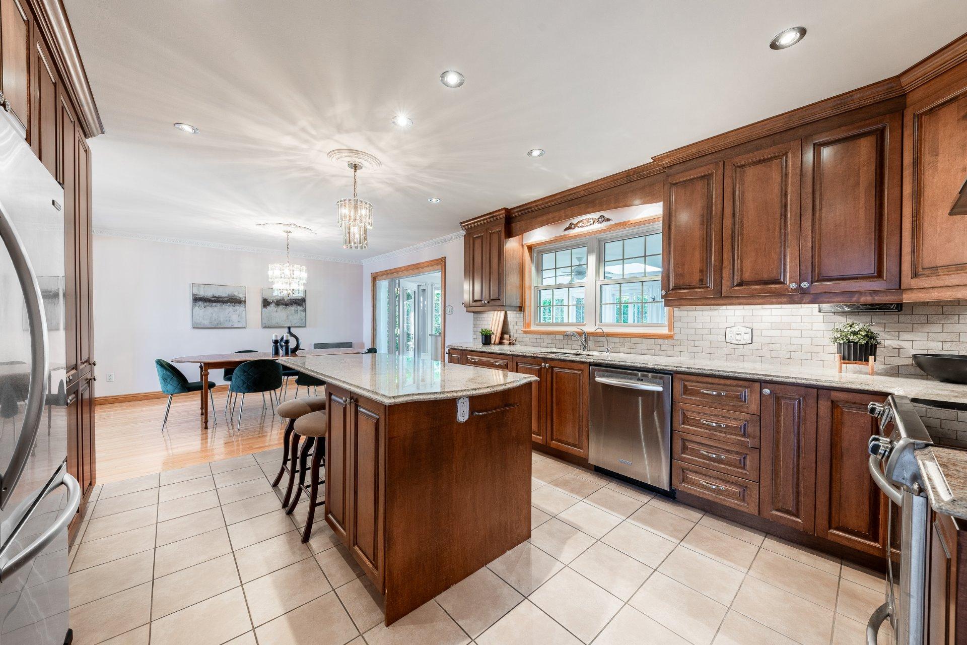 









110


Rue Martel

,
Chambly,




QC
J3L1V3

