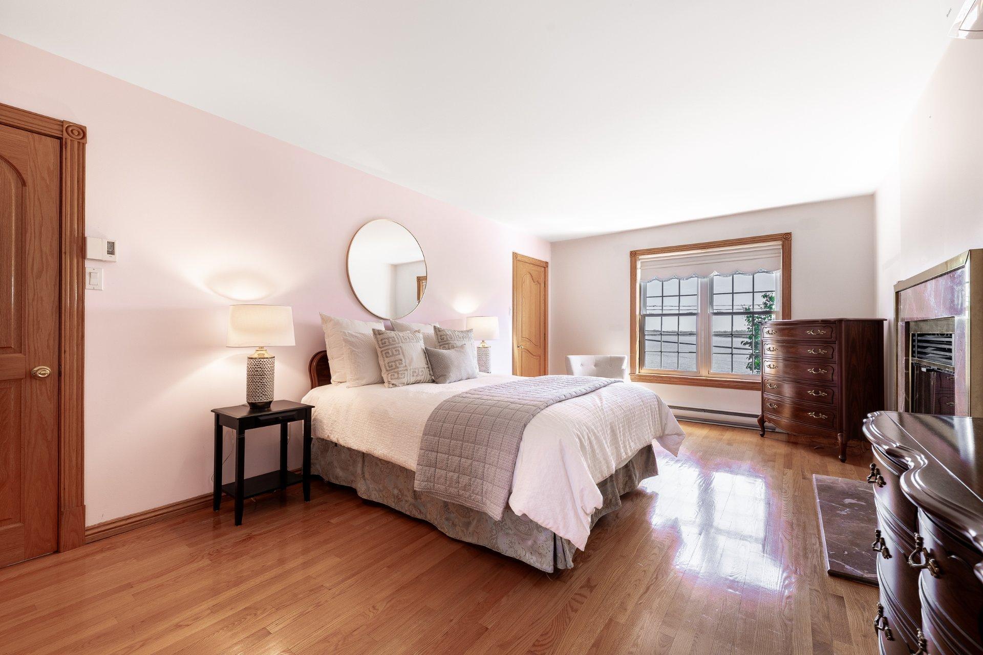 









110


Rue Martel

,
Chambly,




QC
J3L1V3

