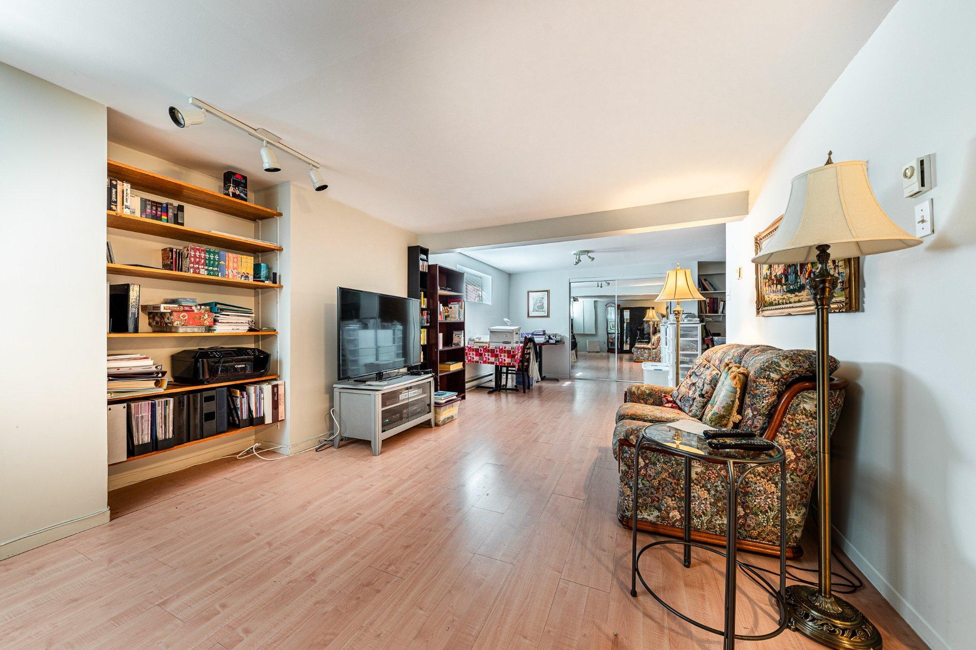 









110


Rue Martel

,
Chambly,




QC
J3L1V3

