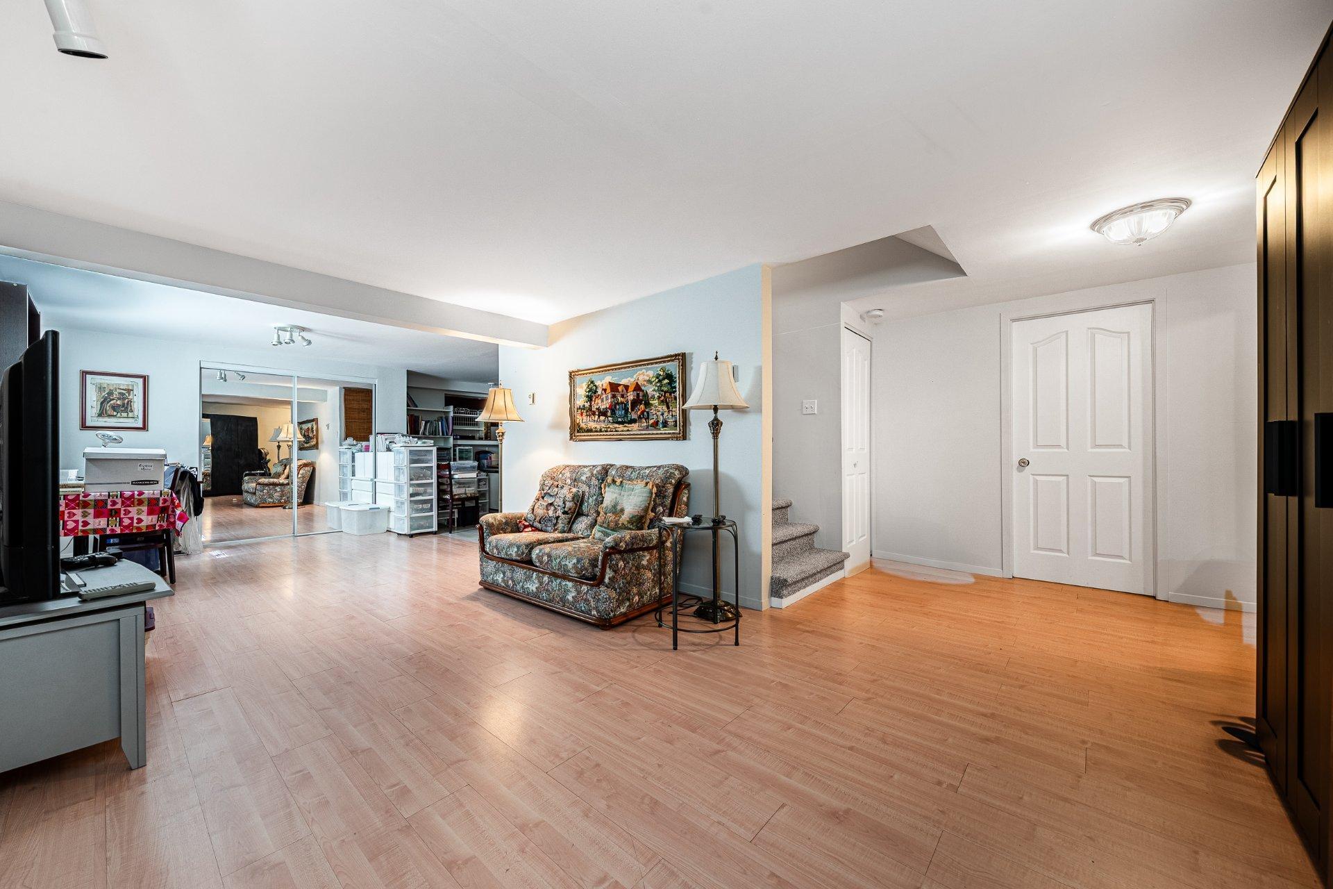 









110


Rue Martel

,
Chambly,




QC
J3L1V3

