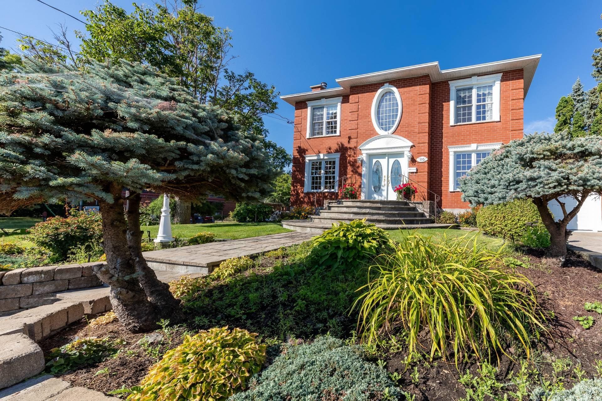 









110


Rue Martel

,
Chambly,




QC
J3L1V3

