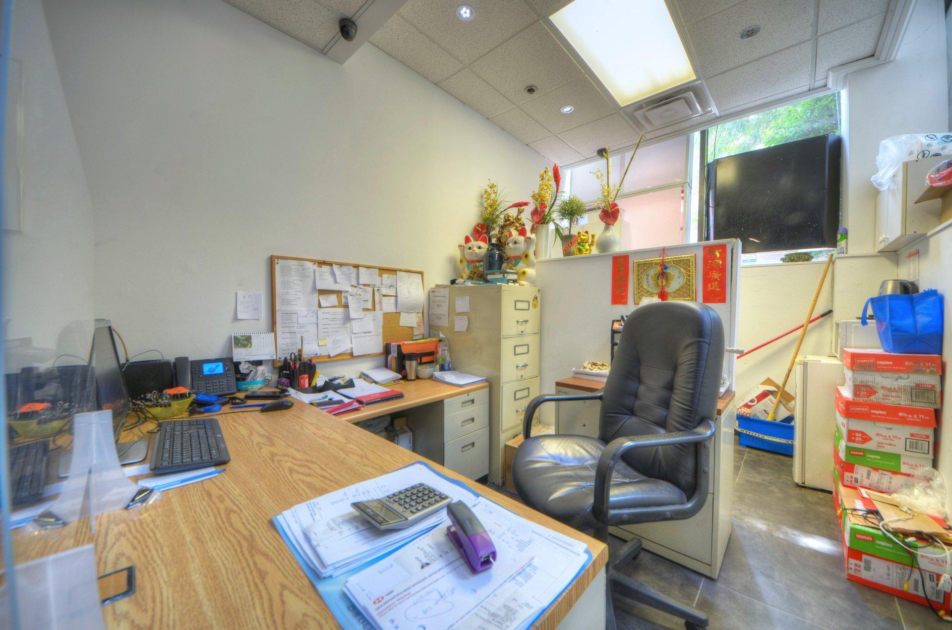 









1111


Rue St-Urbain

, R19,
Montréal (Ville-Marie),




QC
H2Z1Y6

