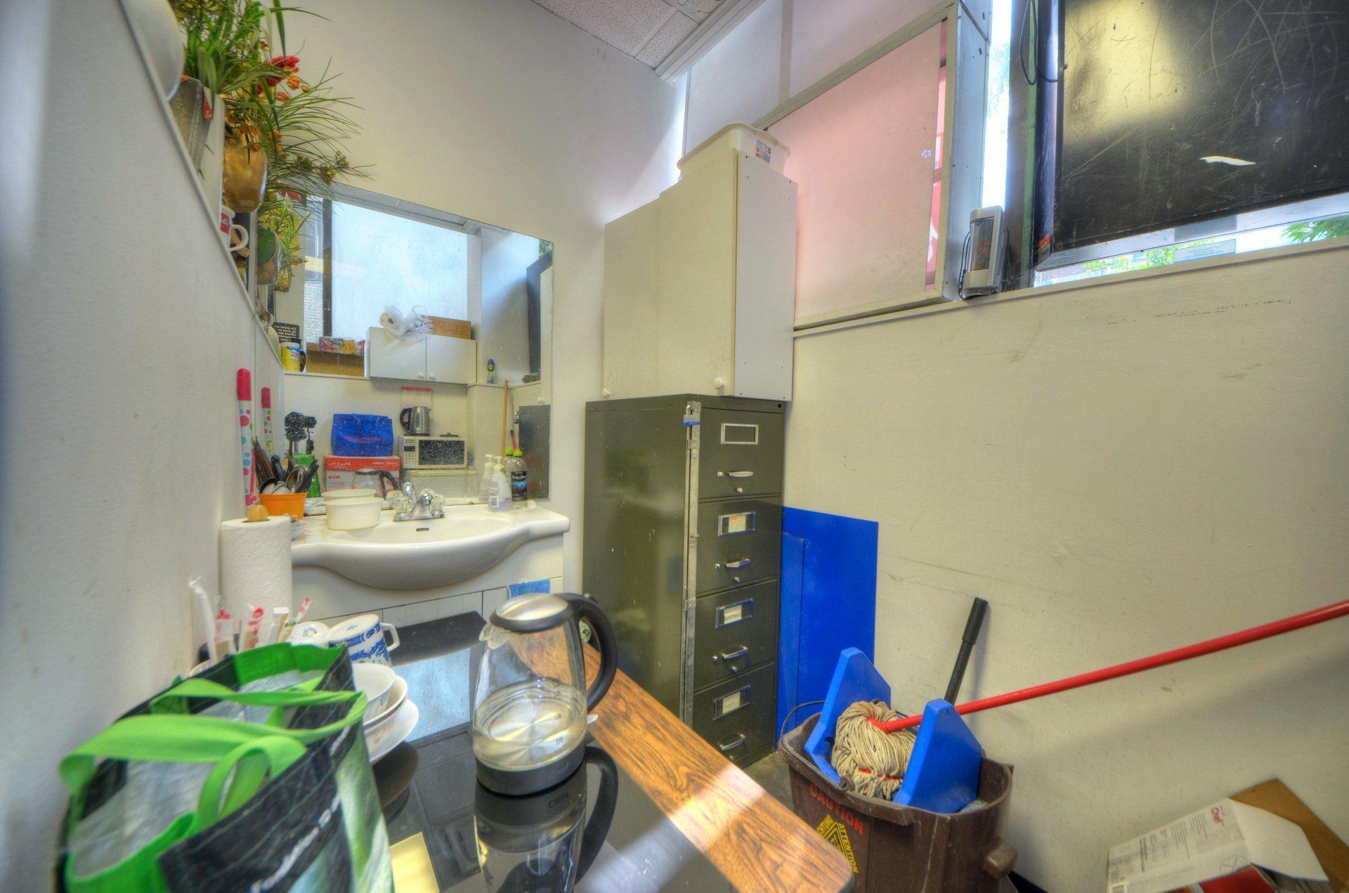 









1111


Rue St-Urbain

, R19,
Montréal (Ville-Marie),




QC
H2Z1Y6

