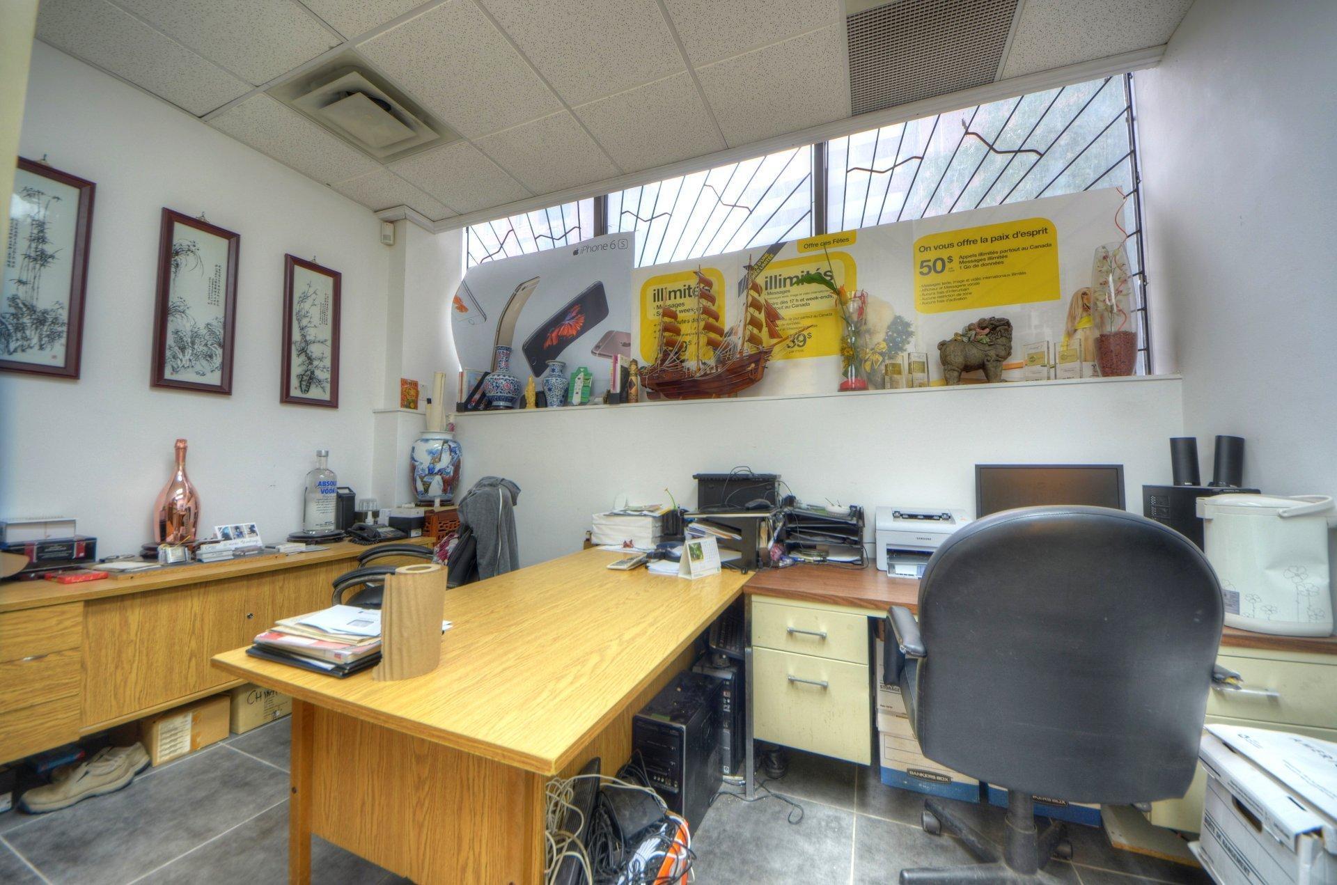









1111


Rue St-Urbain

, R19,
Montréal (Ville-Marie),




QC
H2Z1Y6

