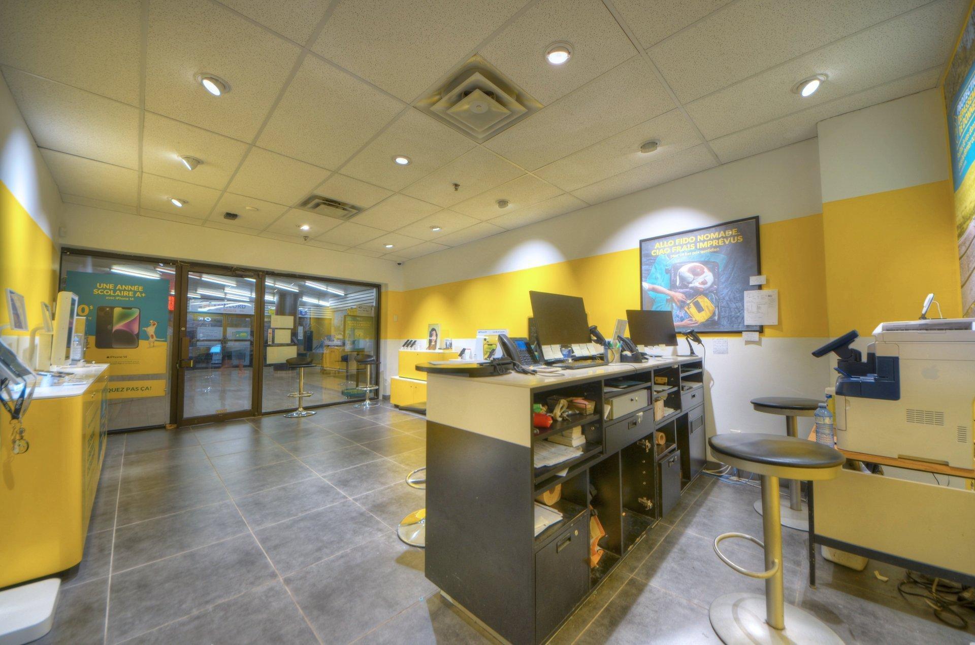 









1111


Rue St-Urbain

, R19,
Montréal (Ville-Marie),




QC
H2Z1Y6

