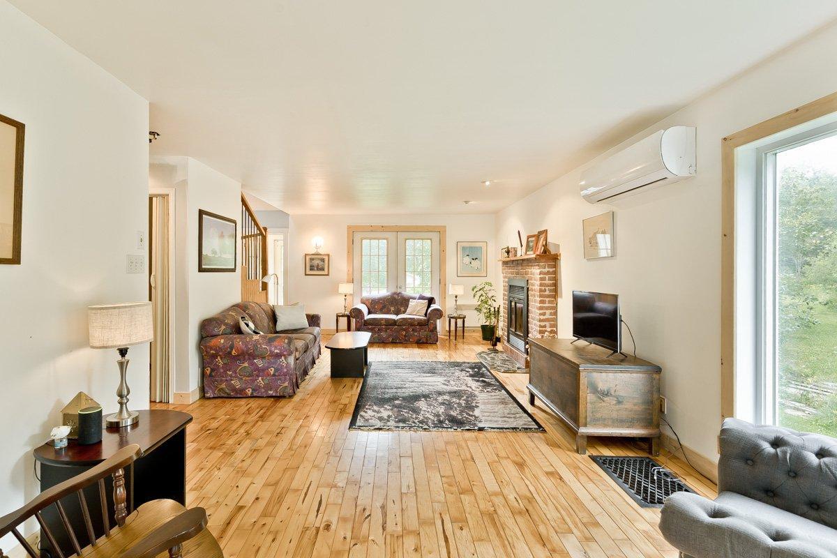 









998Z


Rue Principale

,
Lawrenceville,







QC
J0E1W0

