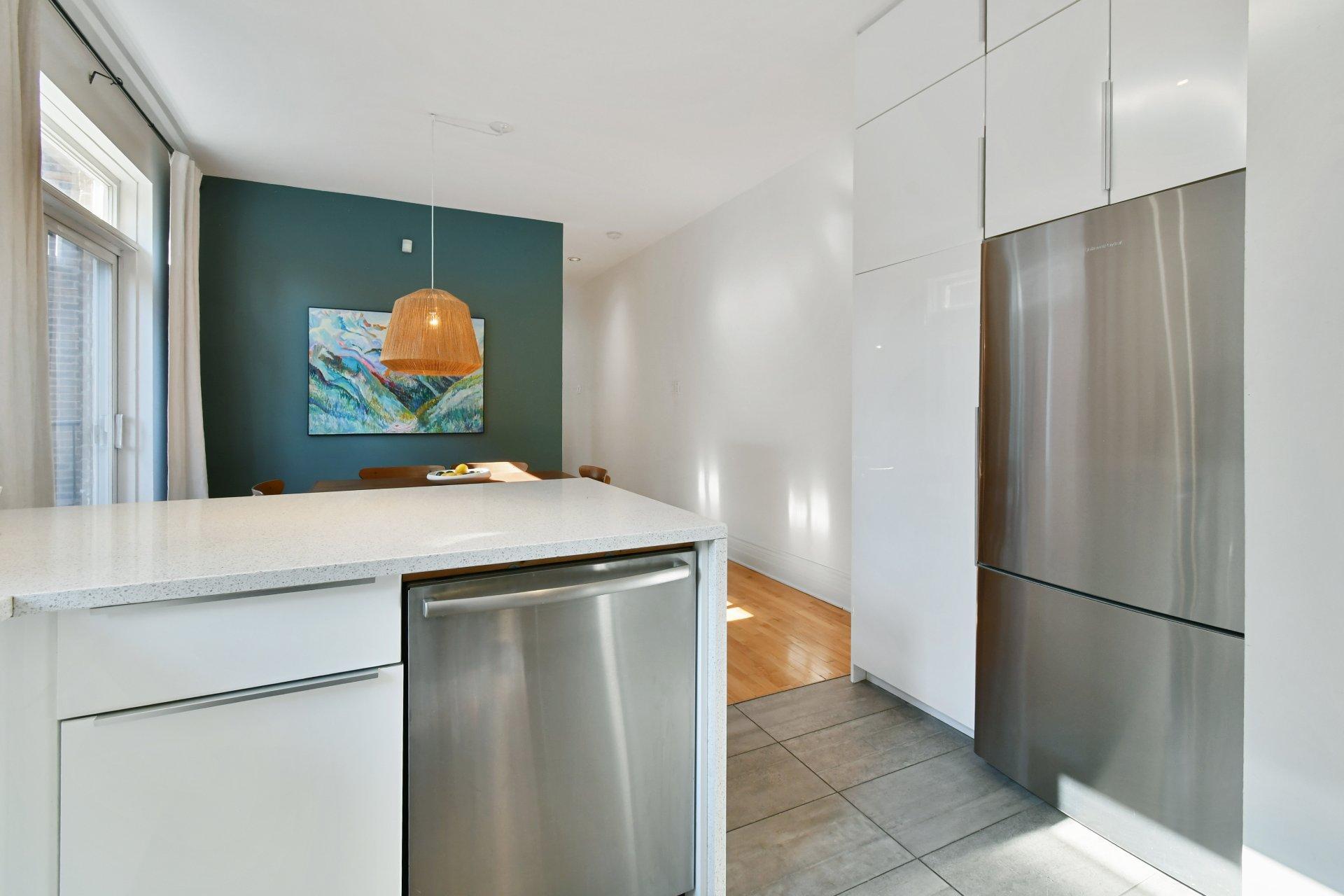 









5749


Av. de l'Esplanade

,
Montréal (Le Plateau-Mont-Royal),




QC
H2T2Z9

