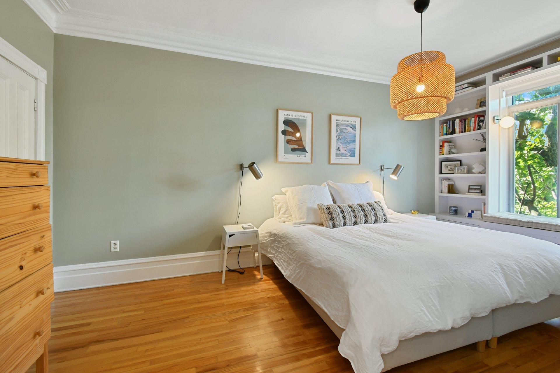 









5749


Av. de l'Esplanade

,
Montréal (Le Plateau-Mont-Royal),




QC
H2T2Z9

