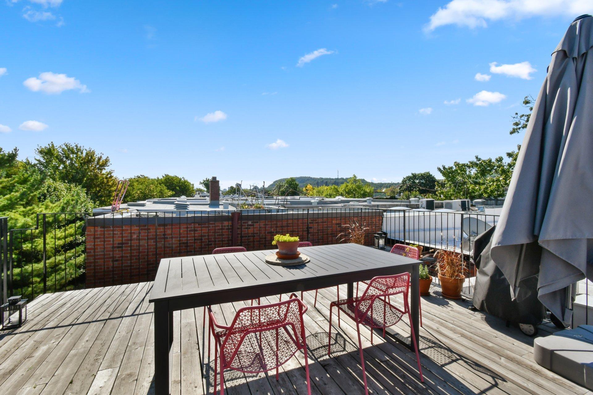 









5749


Av. de l'Esplanade

,
Montréal (Le Plateau-Mont-Royal),




QC
H2T2Z9

