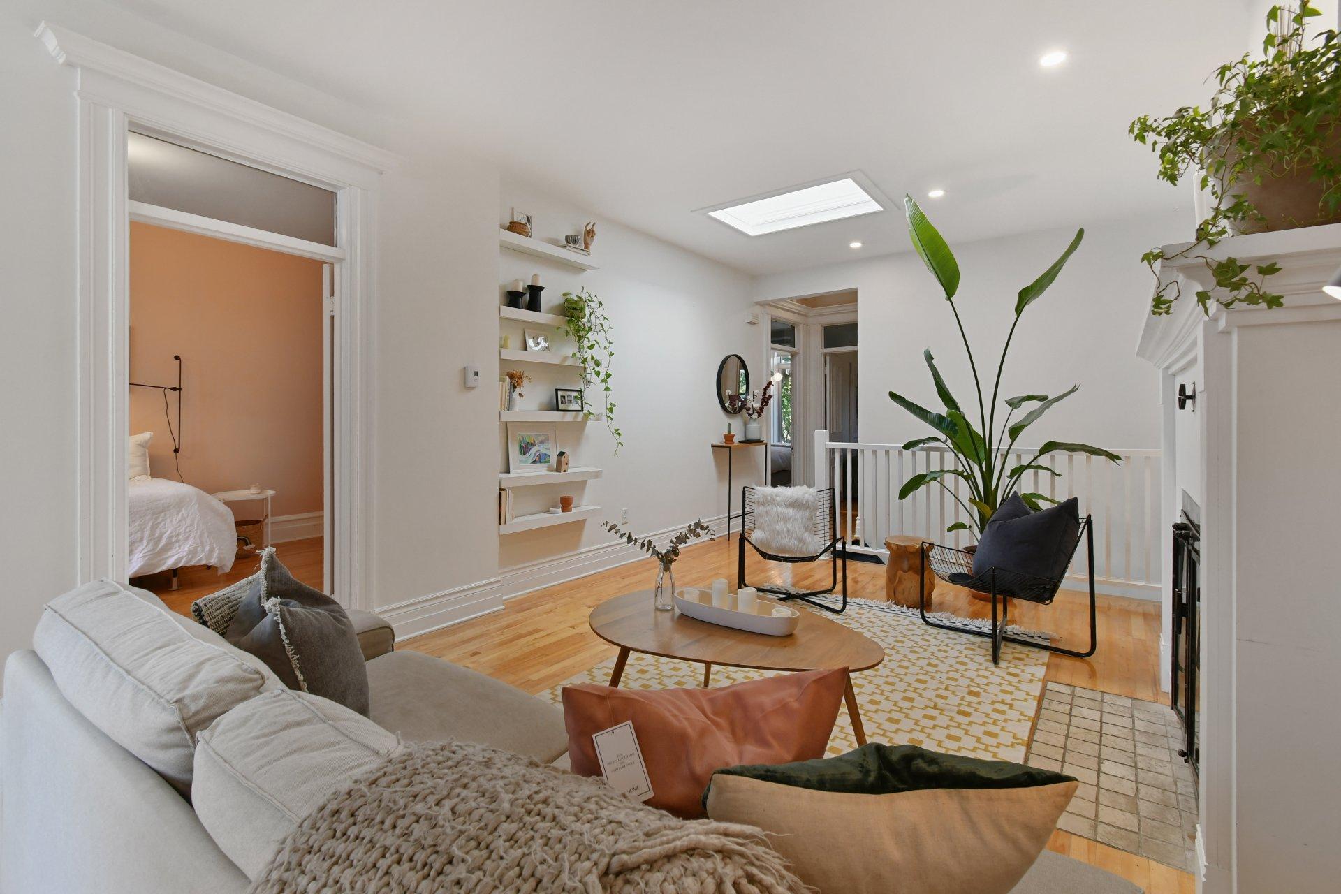 









5749


Av. de l'Esplanade

,
Montréal (Le Plateau-Mont-Royal),




QC
H2T2Z9

