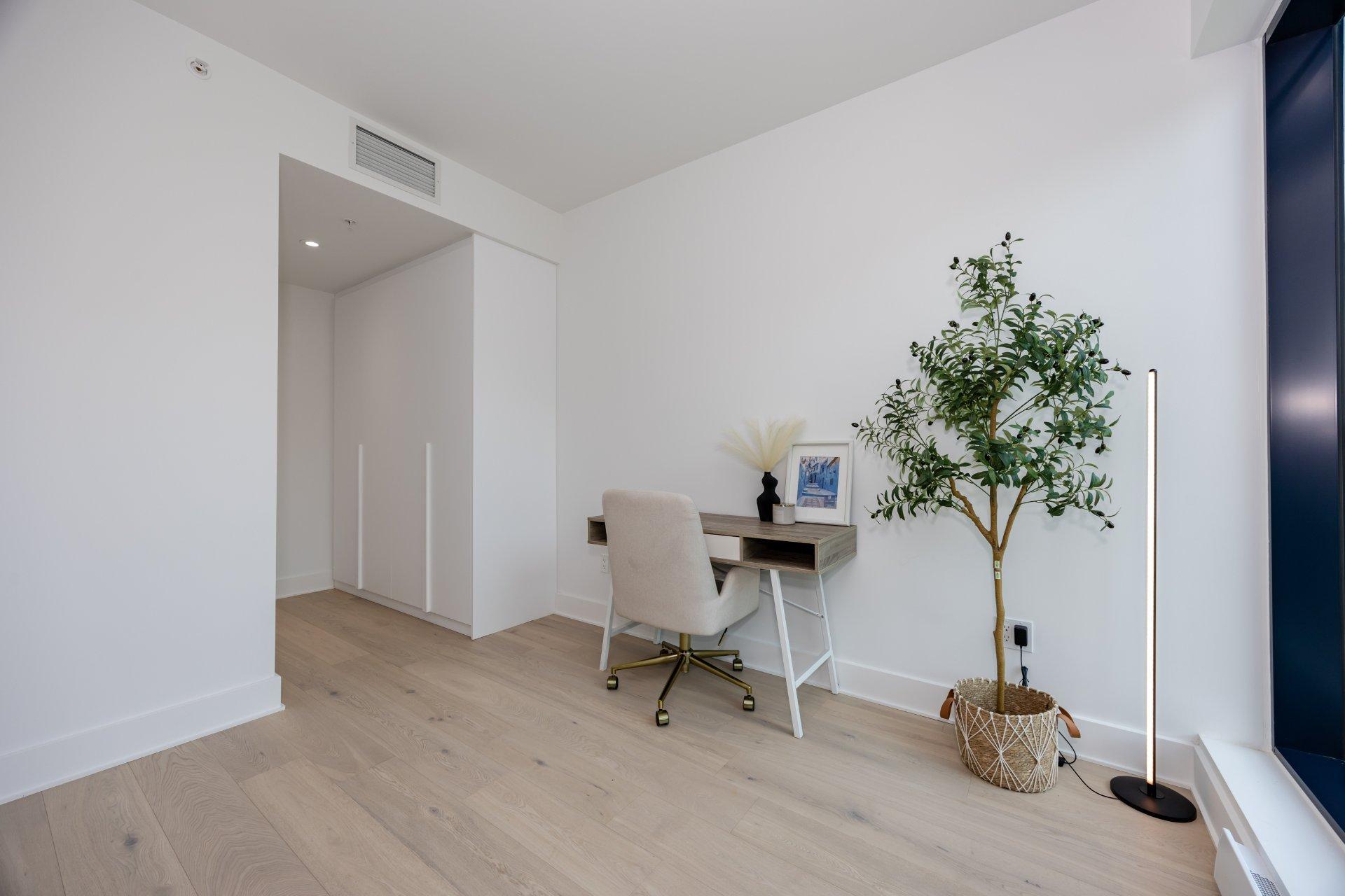 









1000


Rue André-Prévost

, 302,
Montréal (Verdun/Île-des-Soeurs),




QC
H3E0G2

