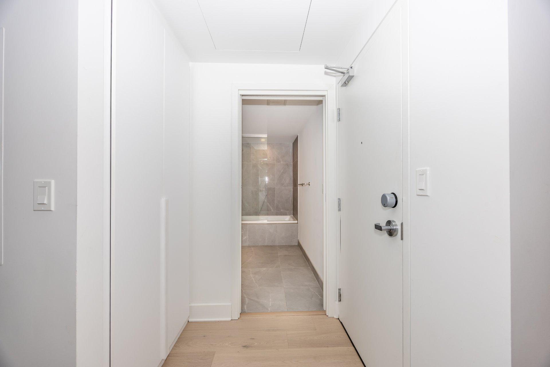 









1000


Rue André-Prévost

, 302,
Montréal (Verdun/Île-des-Soeurs),




QC
H3E0G2

