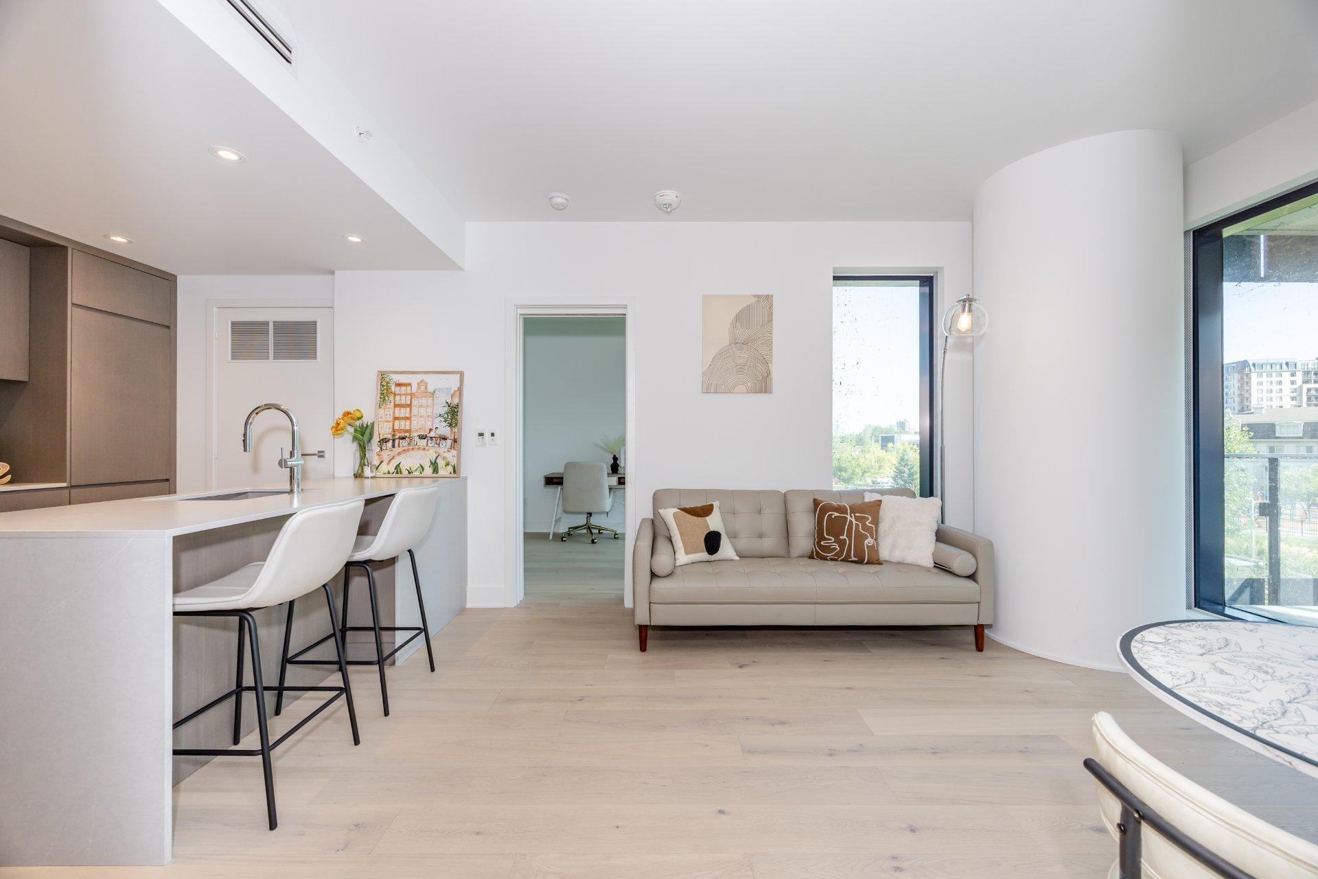 









1000


Rue André-Prévost

, 302,
Montréal (Verdun/Île-des-Soeurs),




QC
H3E0G2

