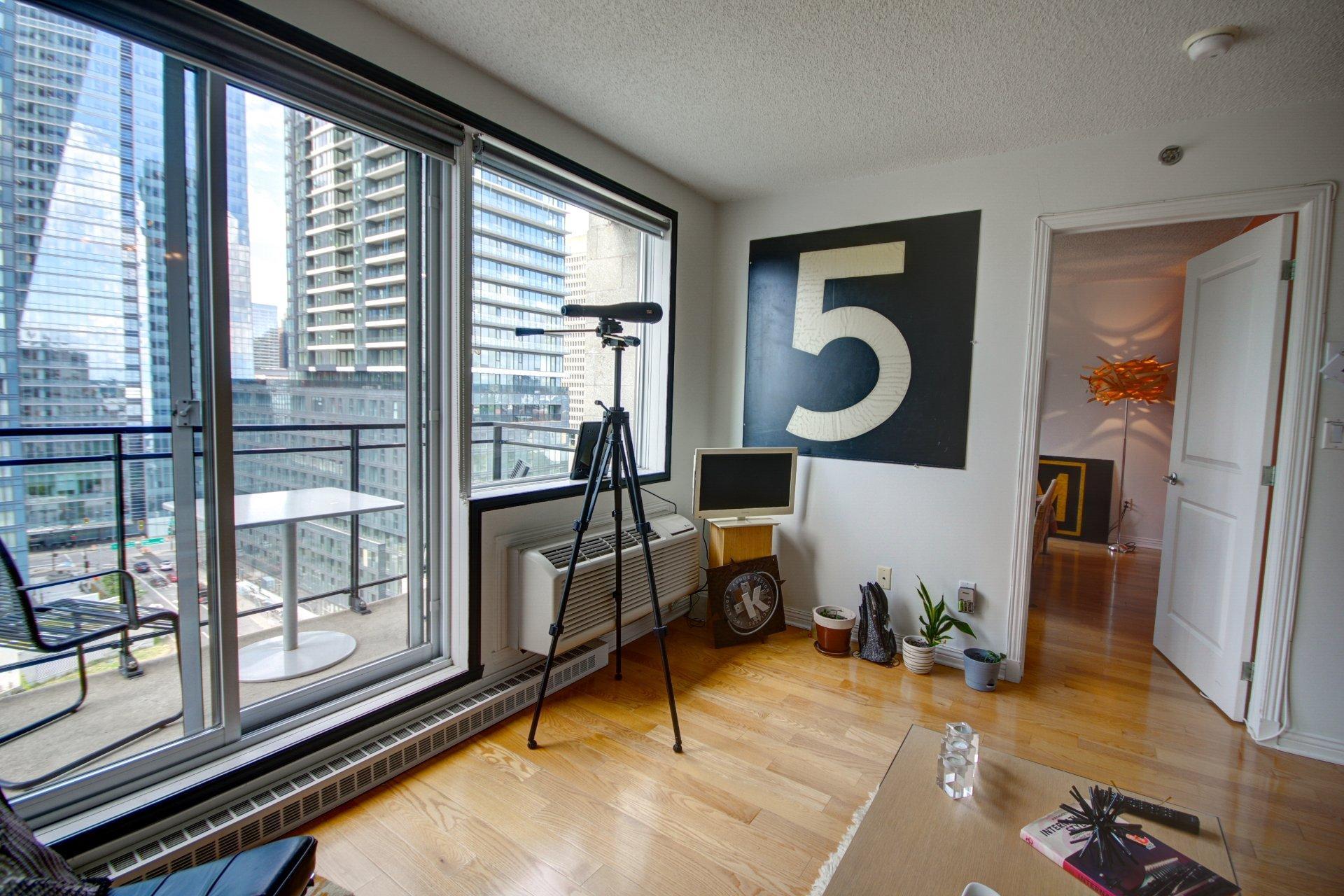 









1200


Rue St-Jacques

, 1704,
Montréal (Ville-Marie),




QC
H3C0E9

