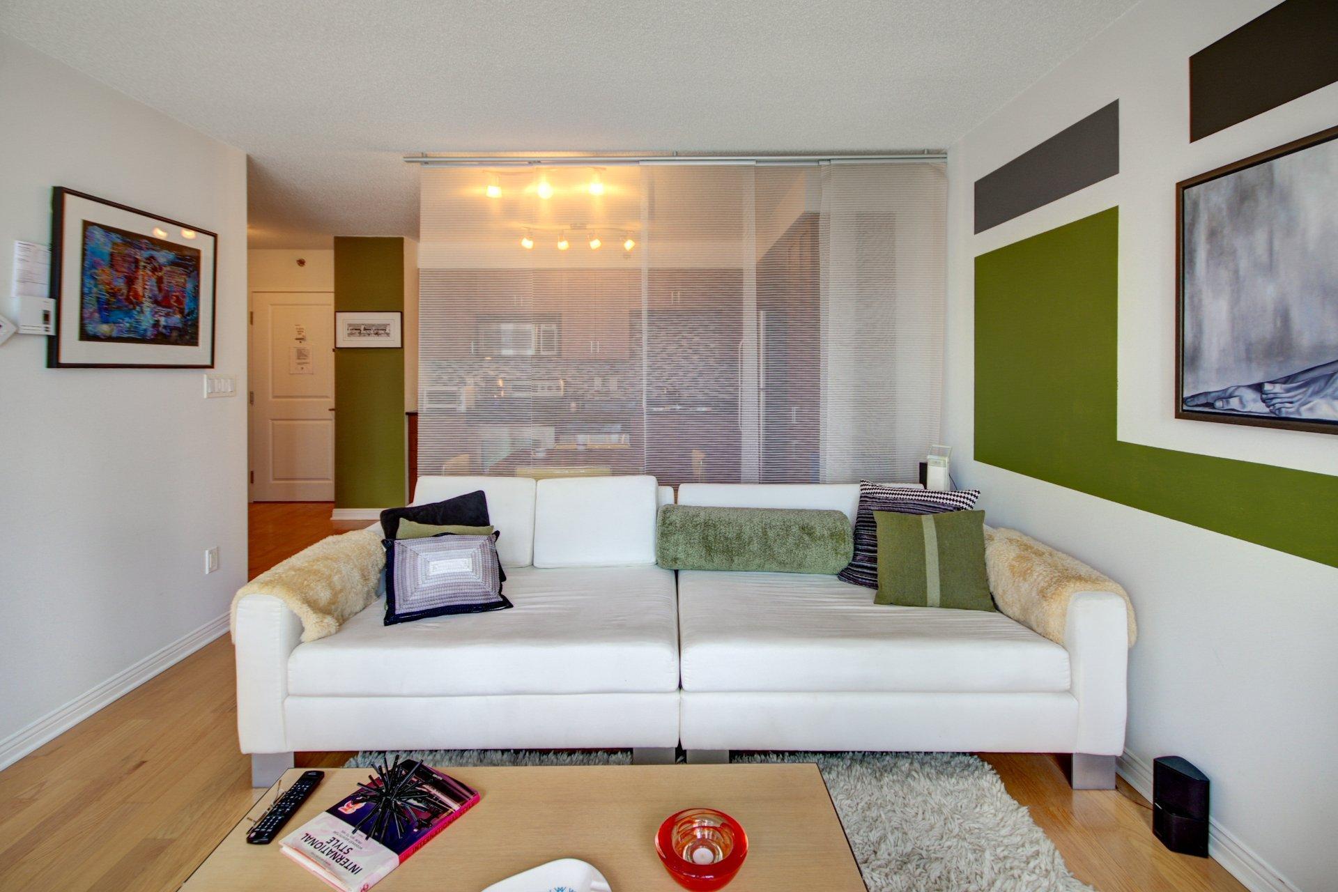 









1200


Rue St-Jacques

, 1704,
Montréal (Ville-Marie),




QC
H3C0E9


