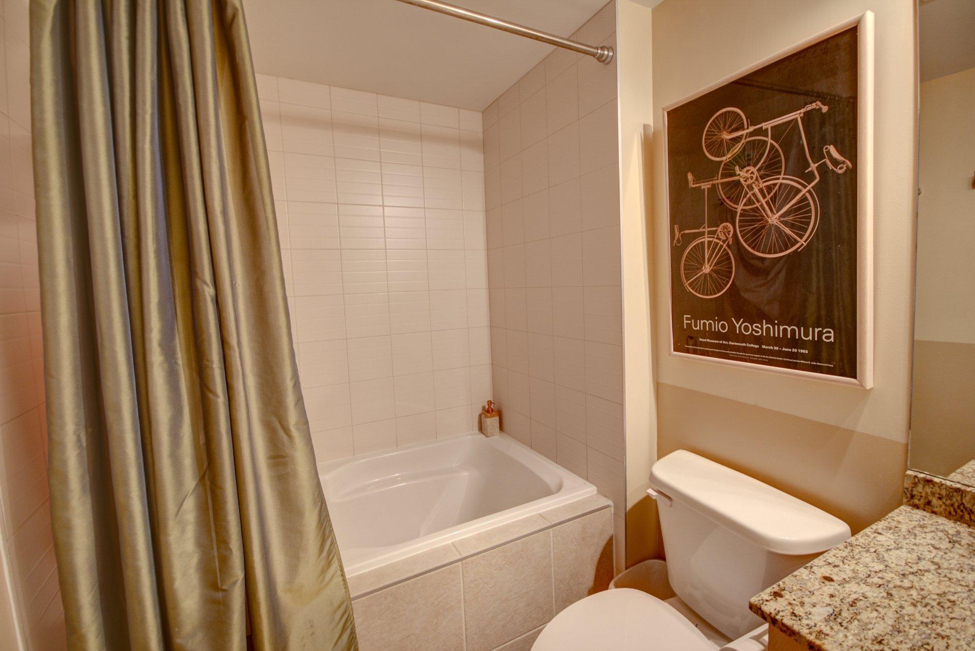 









1200


Rue St-Jacques

, 1704,
Montréal (Ville-Marie),




QC
H3C0E9

