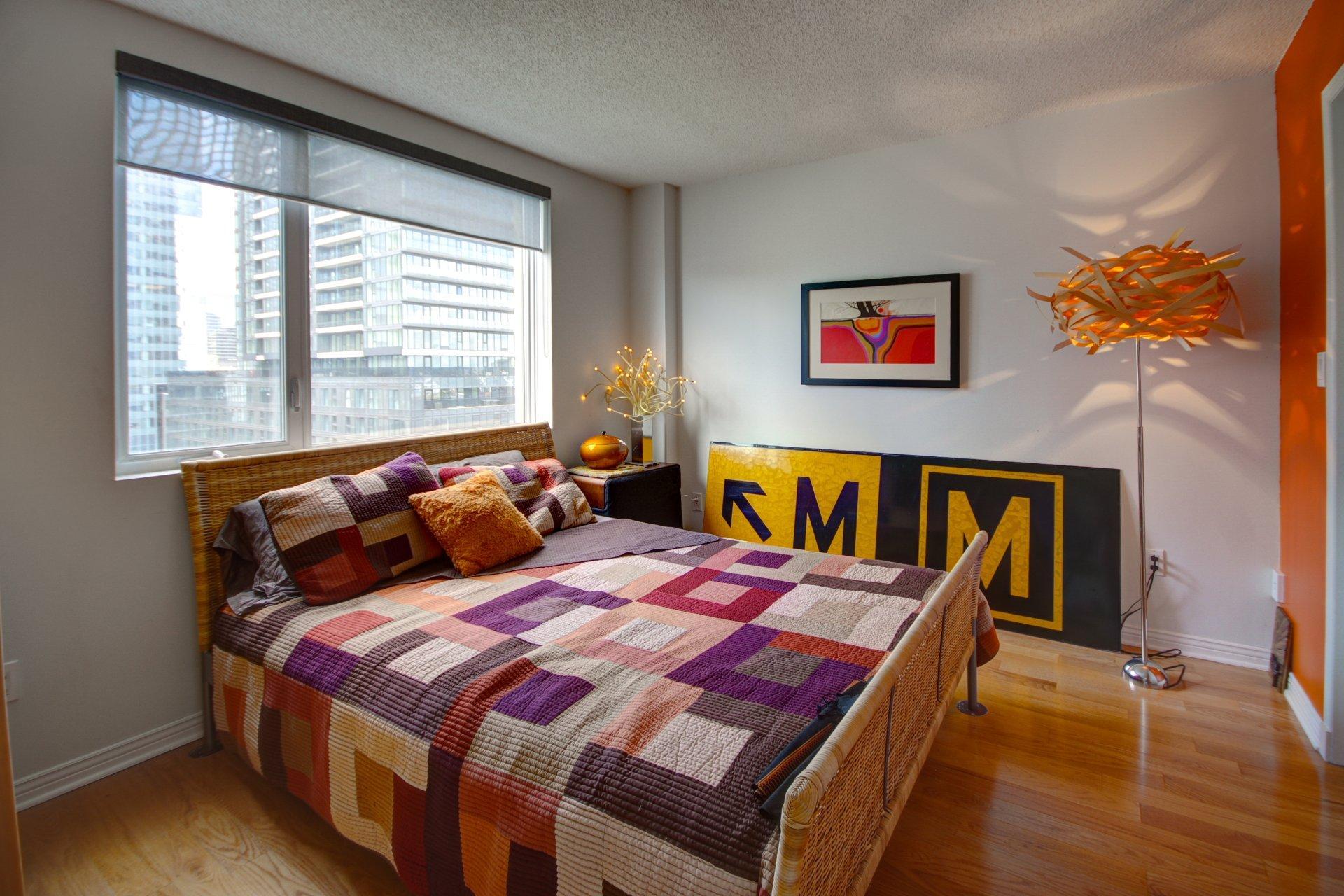 









1200


Rue St-Jacques

, 1704,
Montréal (Ville-Marie),




QC
H3C0E9

