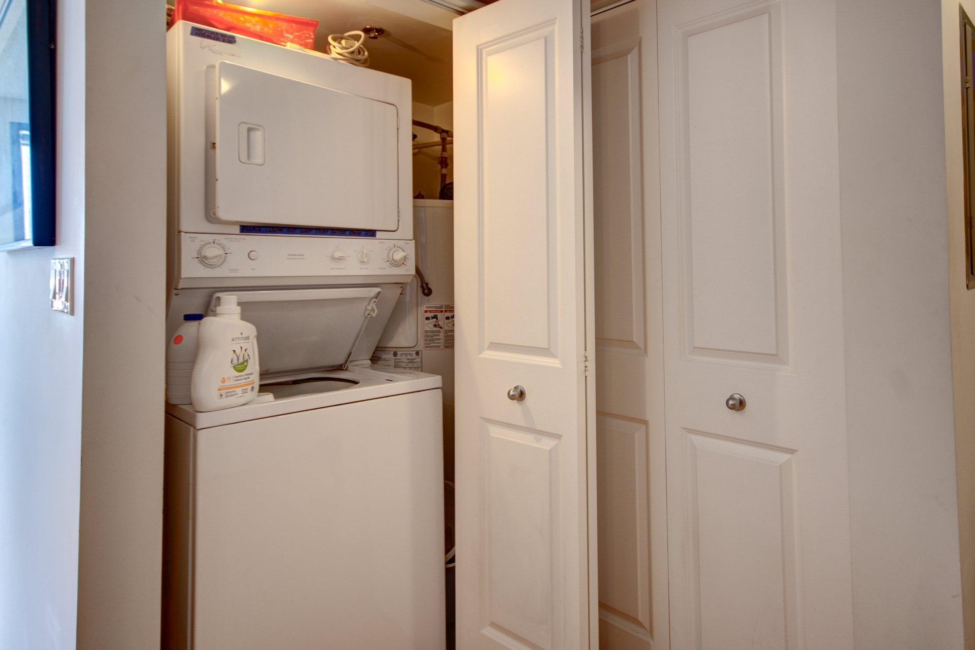 









1200


Rue St-Jacques

, 1704,
Montréal (Ville-Marie),




QC
H3C0E9

