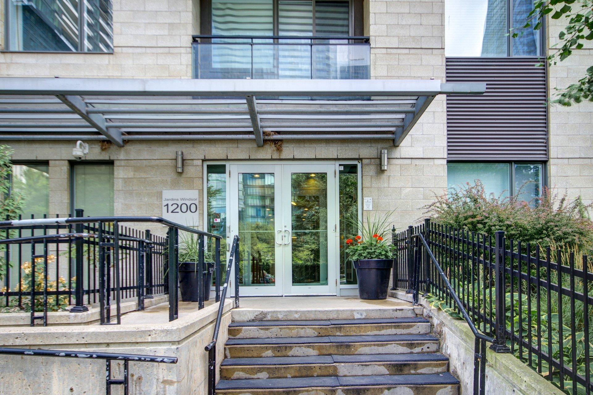 









1200


Rue St-Jacques

, 1704,
Montréal (Ville-Marie),




QC
H3C0E9

