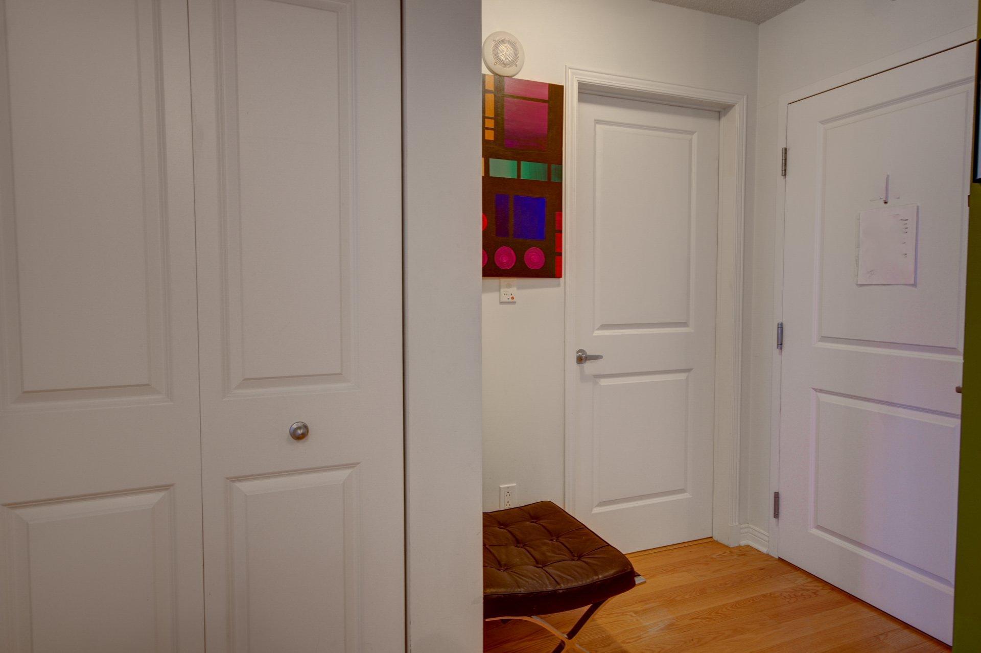 









1200


Rue St-Jacques

, 1704,
Montréal (Ville-Marie),




QC
H3C0E9

