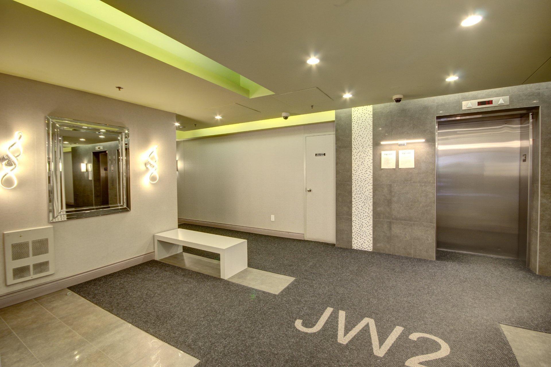 









1200


Rue St-Jacques

, 1704,
Montréal (Ville-Marie),




QC
H3C0E9

