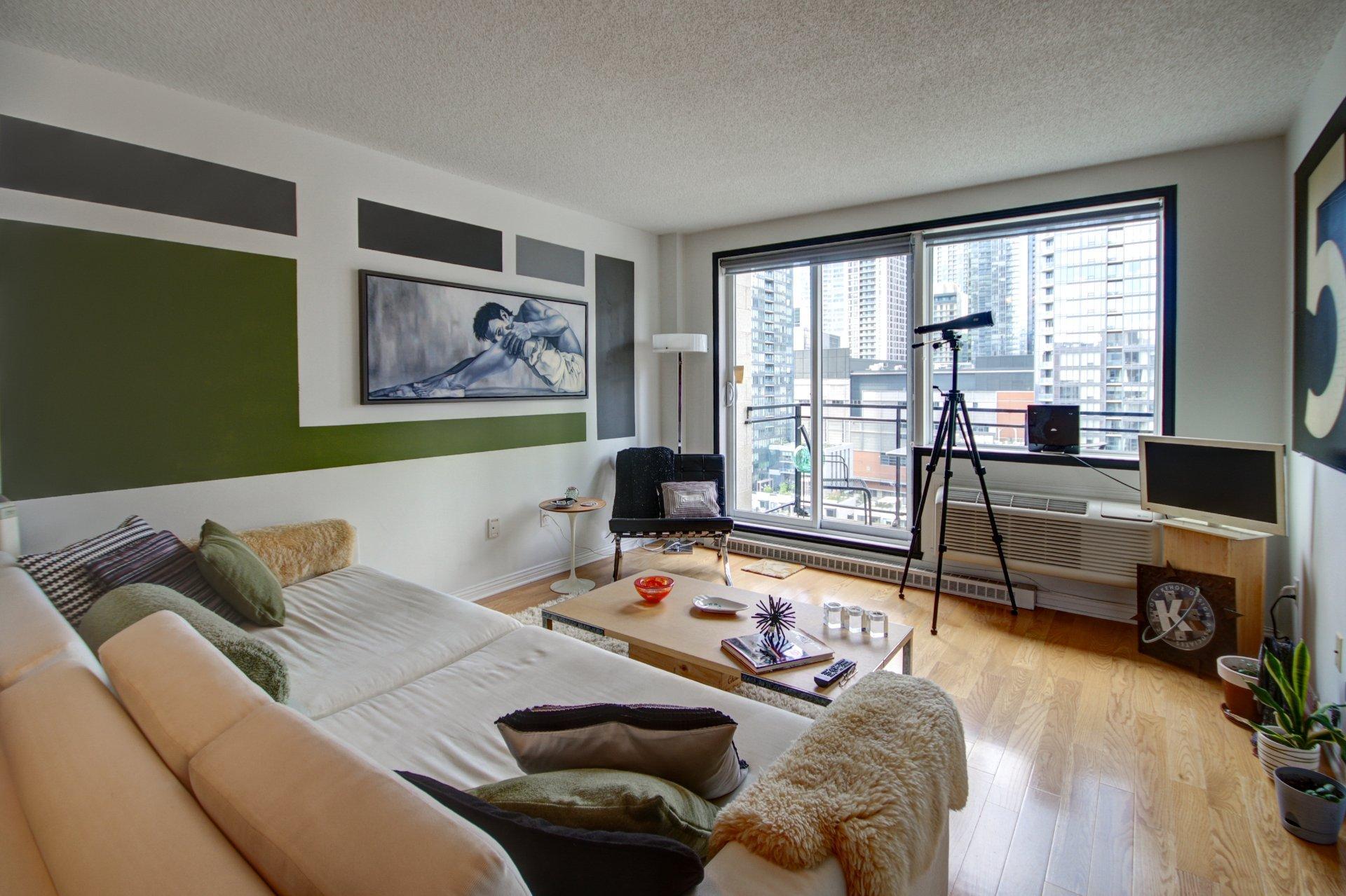 









1200


Rue St-Jacques

, 1704,
Montréal (Ville-Marie),




QC
H3C0E9

