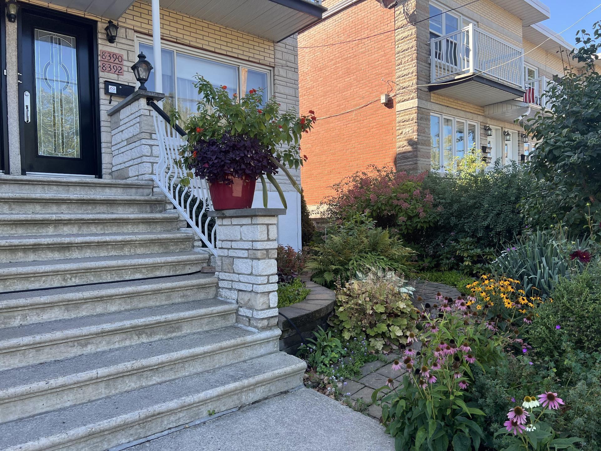 









8390


Rue Centrale

,
Montréal (LaSalle),




QC
H8P1M8

