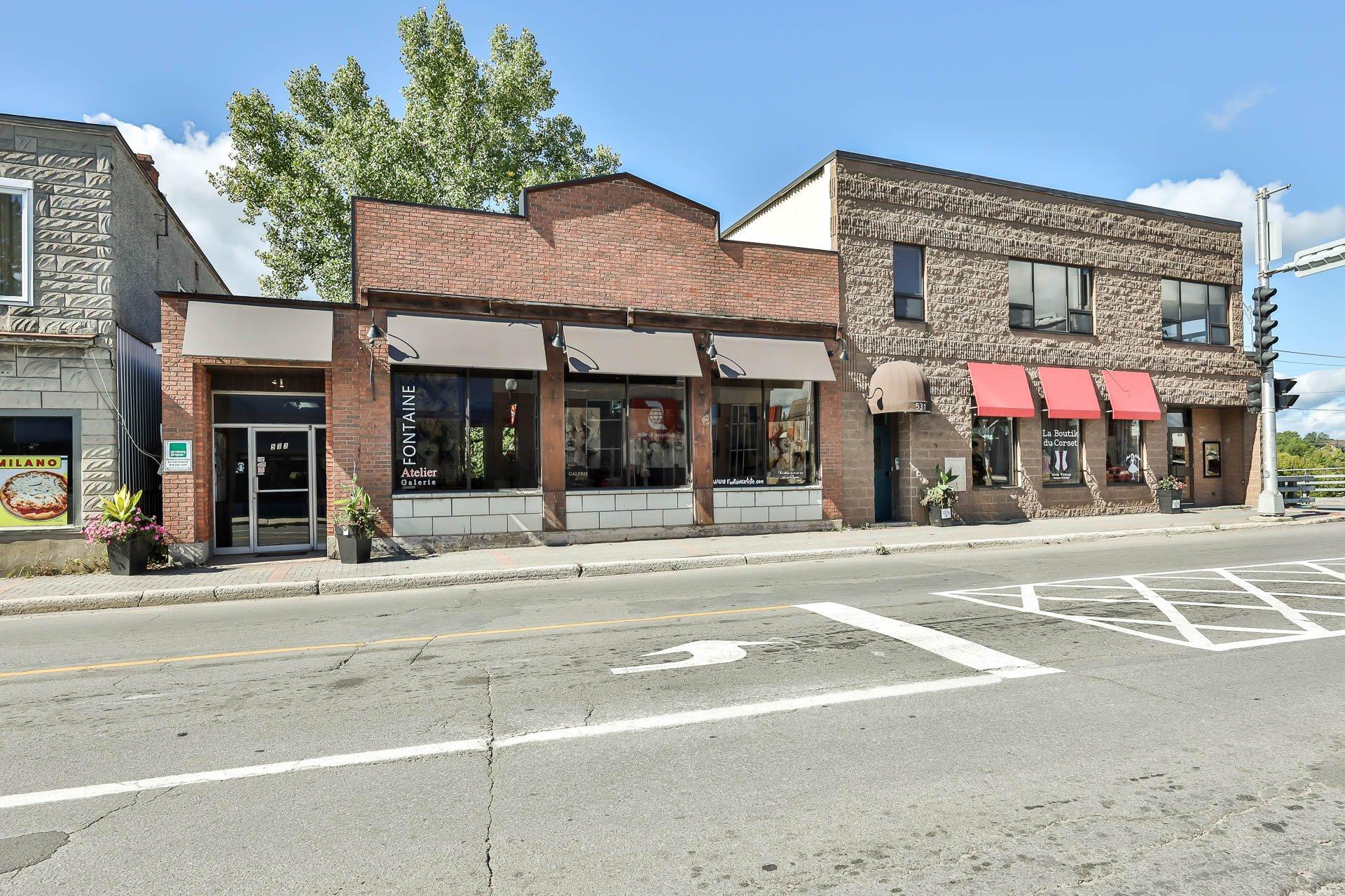 









529

 - 531


Av. de Buckingham

,
Gatineau (Buckingham),




QC
J8L2H2

