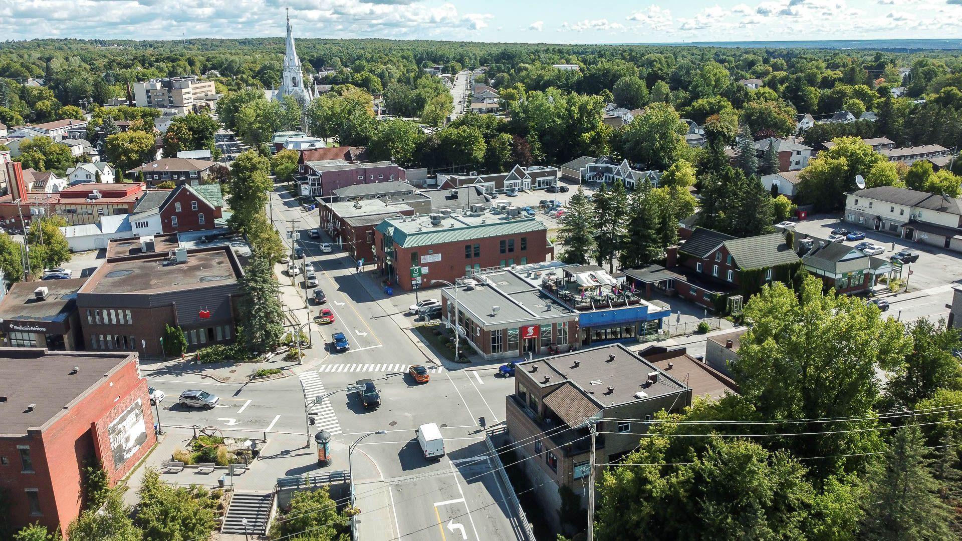 









529

 - 531


Av. de Buckingham

,
Gatineau (Buckingham),




QC
J8L2H2

