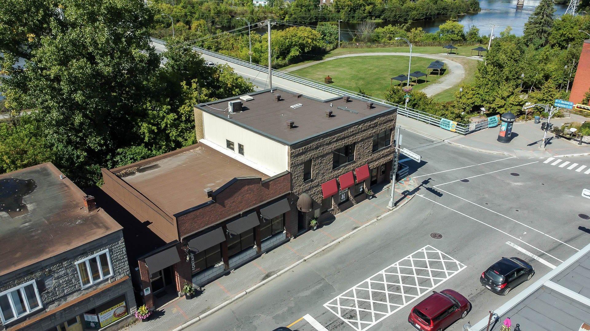 









529

 - 531


Av. de Buckingham

,
Gatineau (Buckingham),




QC
J8L2H2

