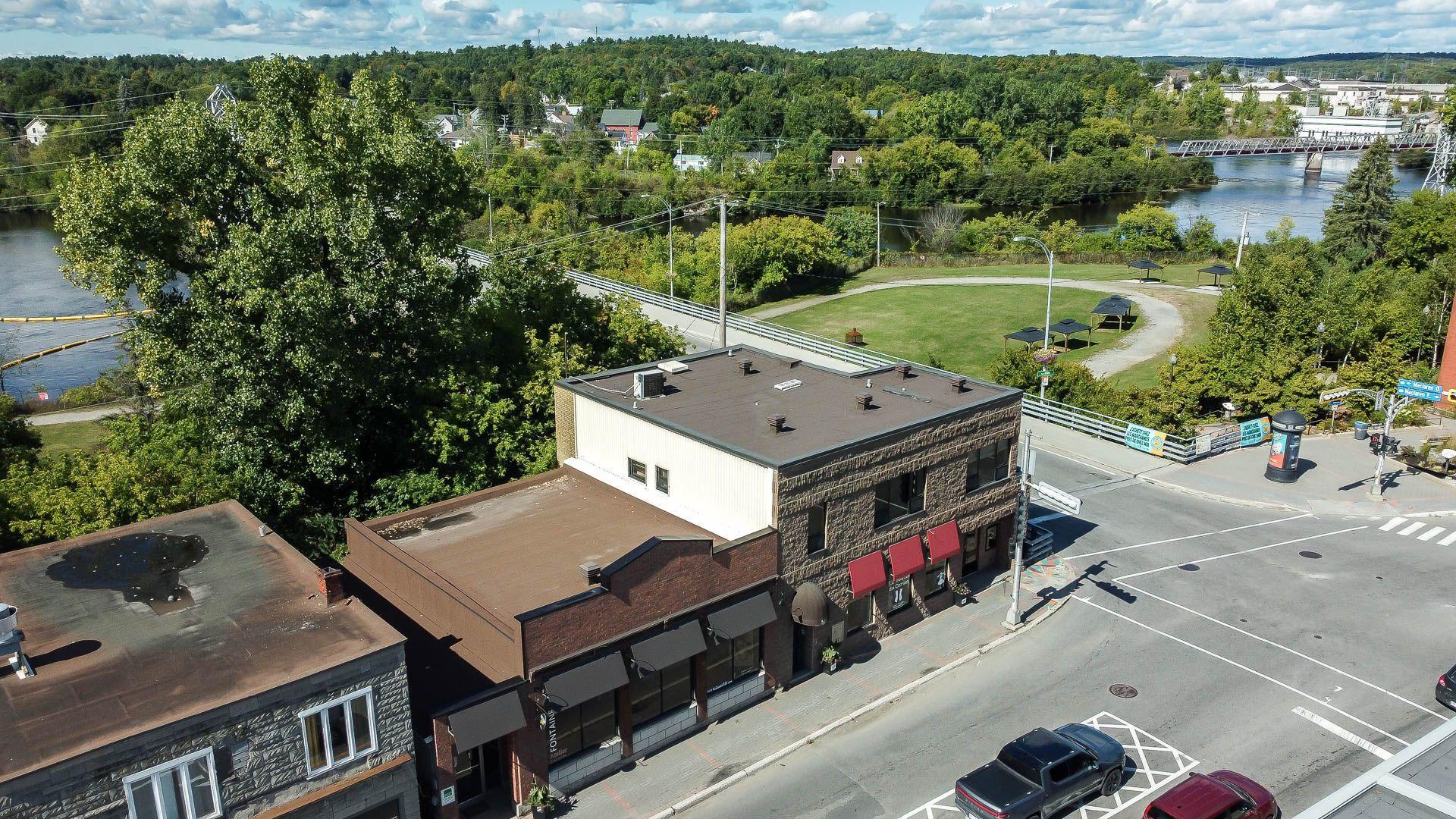 









529

 - 531


Av. de Buckingham

,
Gatineau (Buckingham),




QC
J8L2H2

