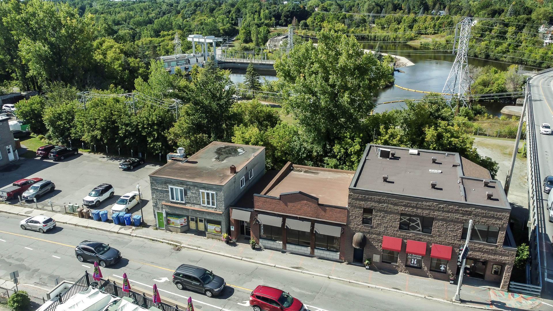 









529

 - 531


Av. de Buckingham

,
Gatineau (Buckingham),




QC
J8L2H2

