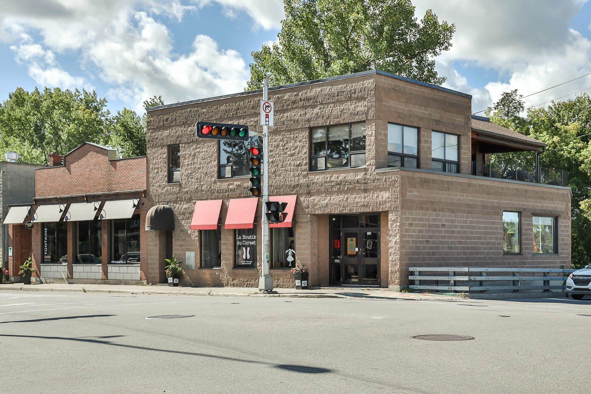 









529

 - 531


Av. de Buckingham

,
Gatineau (Buckingham),




QC
J8L2H2

