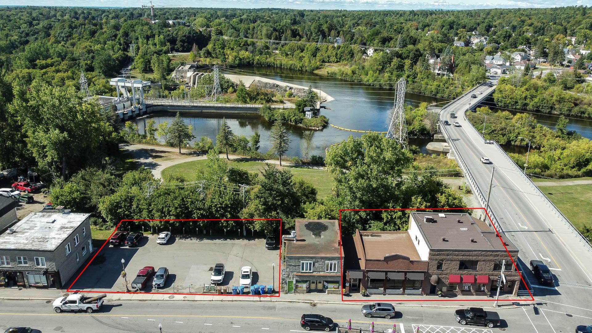 









529

 - 531


Av. de Buckingham

,
Gatineau (Buckingham),




QC
J8L2H2

