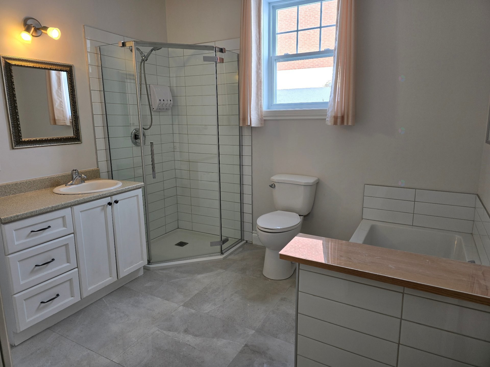 









1063


Rue du Bruant-des-Marais

,
Magog,




QC
J1X7S5

