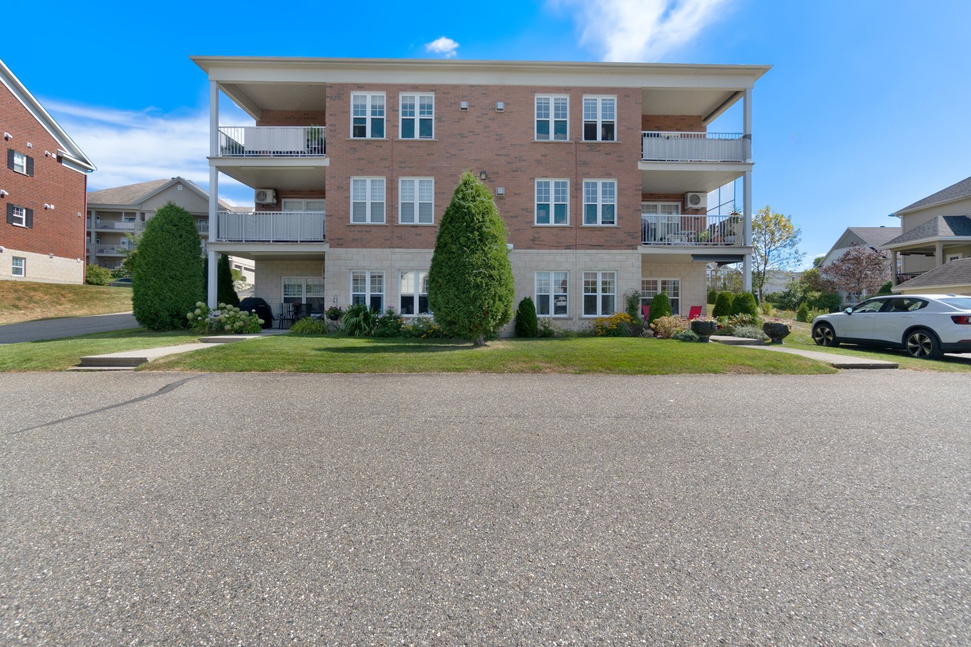 









1063


Rue du Bruant-des-Marais

,
Magog,




QC
J1X7S5

