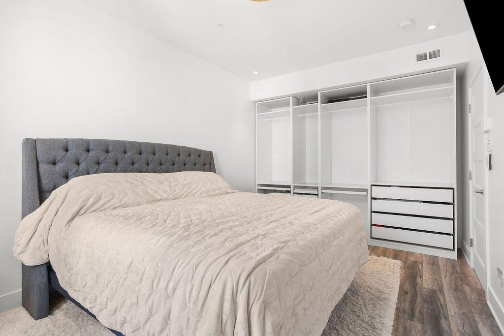









7705


Boul. St-Martin O.

, 205,
Laval (Sainte-Dorothée),




QC
H7X0E9

