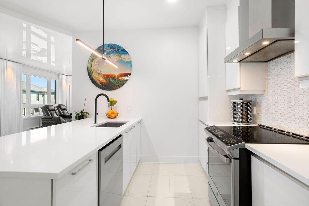 









7705


Boul. St-Martin O.

, 205,
Laval (Sainte-Dorothée),




QC
H7X0E9

