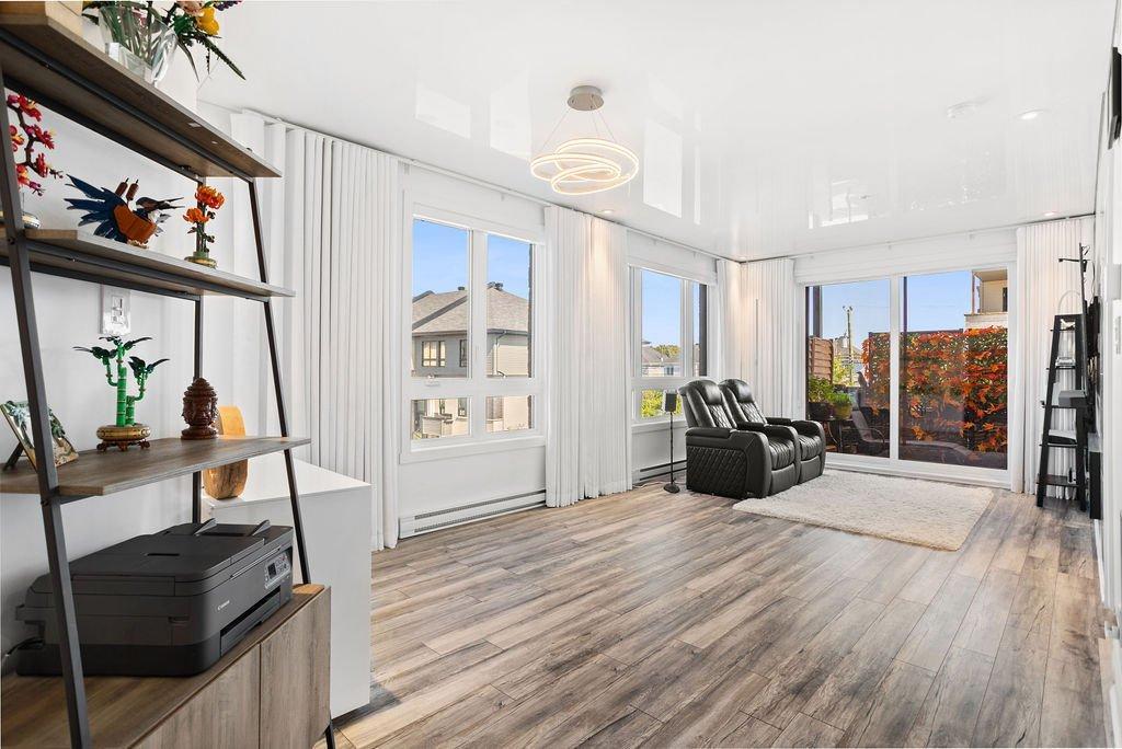 









7705


Boul. St-Martin O.

, 205,
Laval (Sainte-Dorothée),




QC
H7X0E9

