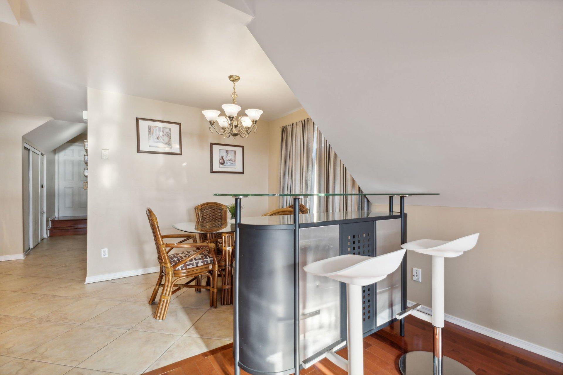 









939


Rue Jacques-Cartier

,
Gatineau (Gatineau),




QC
J8V2M3

