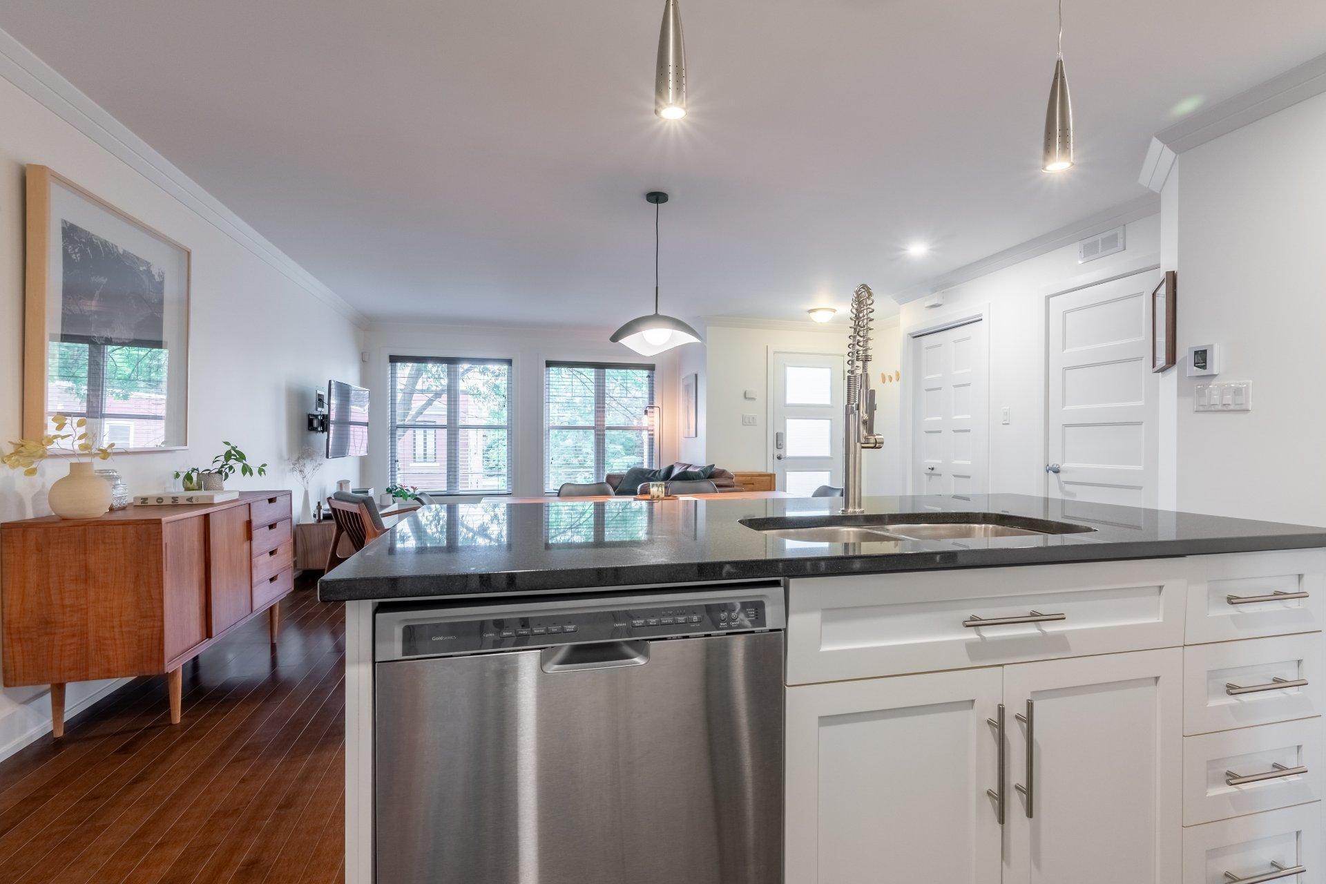 









3984


Rue Claude

,
Montréal (Verdun/Île-des-Soeurs),




QC
H4G1H3

